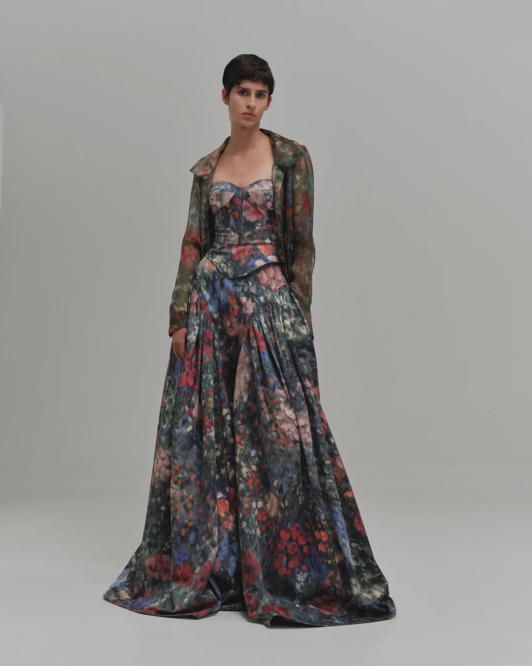 BEGONIA MAXI SKIRT, COMTORNO BUSTIER Y OLIVO SHIRT ORGANZA