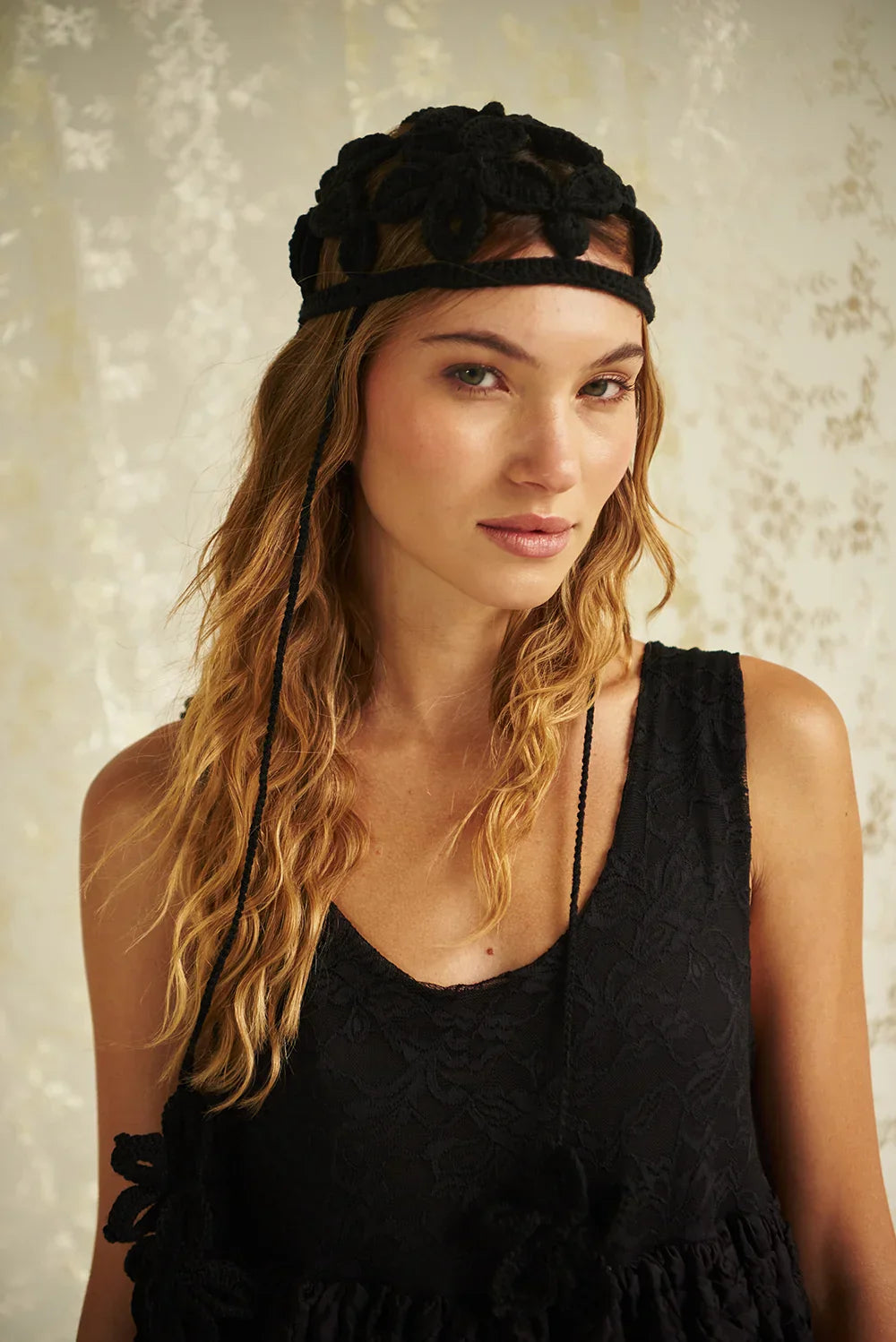 PETAL PUNCH HAT IN BLACK